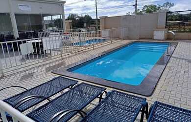 Imagem: O apartamento possui 2 Dormitórios, 1 Banheiro e 1 Vaga na