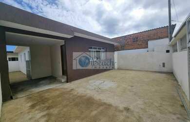 Imagem: A casa possui 3 Dormitórios, 2 Banheiros, 2 Vagas na garagem