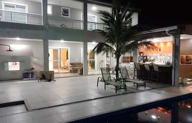 Imagem: A casa em condomínio possui 5 Dormitórios, 5 Banheiros, 4