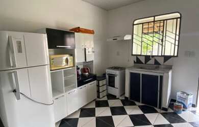 Imagem: A casa possui 1 Dormitório, 1 Banheiro, 1 Vaga na garagem