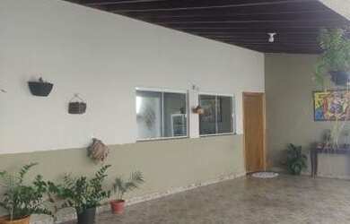 Imagem: A casa possui 4 Dormitórios, 3 Banheiros, 3 Vagas na garagem