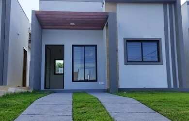 Imagem: A casa possui 2 Dormitórios, 1 Banheiro, 2 Vagas na garagem