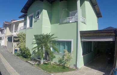 Imagem: A casa em condomínio possui 3 Dormitórios, 4 Banheiros, 2