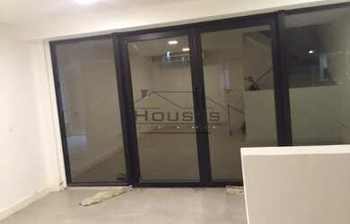 Imagem: O depósito possui 5 Vagas na garagem, 198m² de Área e está