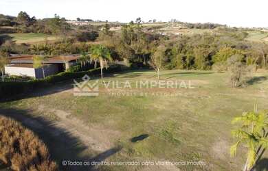 Imagem: O terreno possui 4.591m² de Área e está localizado em Porto