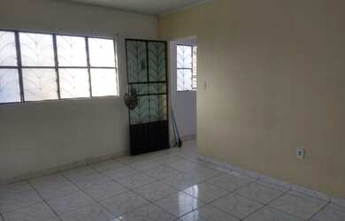 Imagem: A casa possui 3 Dormitórios e 3 Banheiros e está localizado