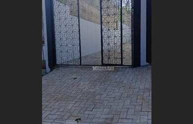 Imagem: A casa possui 3 Dormitórios, 1 Banheiro, 4 Vagas na garagem