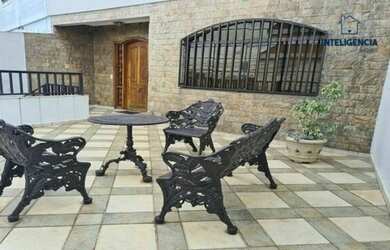 Imagem: A casa possui 3 Dormitórios, 3 Banheiros, 3 Vagas na garagem