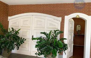 Imagem: A casa possui 4 Dormitórios, 5 Banheiros, 293m² de Área e