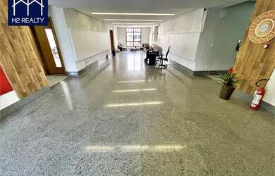 Imagem: O depósito possui 5 Vagas na garagem, 1.000m² de Área e