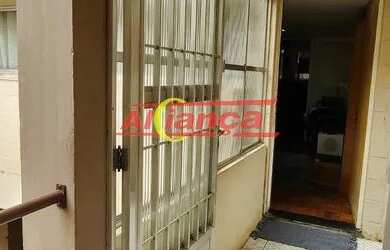 Imagem: A casa em condomínio possui 3 Dormitórios, 1 Banheiro, 1 Vaga