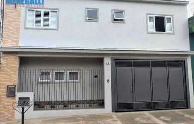 Imagem: A casa possui 3 Dormitórios, 3 Banheiros, 2 Vagas na garagem