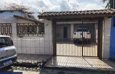 Imagem: A casa possui 2 Dormitórios, 1 Banheiro, 4 Vagas na garagem