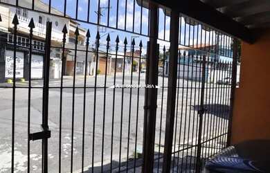 Imagem: A casae possui 4 Dormitórios, 3 Banheiros, 2 Vagas na garagem