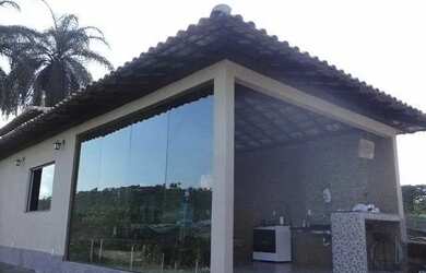 Imagem: A casa possui 3 Dormitórios, 3 Banheiros, 2 Vagas na garagem