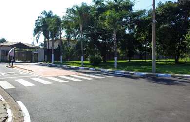 Imagem: A casa em condomínio possui 3 Dormitórios, 2 Banheiros, 2