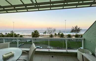 Imagem: O apartamento possui 5 Dormitórios, 5 Banheiros, 4 Vagas na