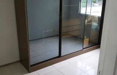 Imagem: O apartamento possui 2 Dormitórios, 1 Banheiro, 1 Vaga na garagem