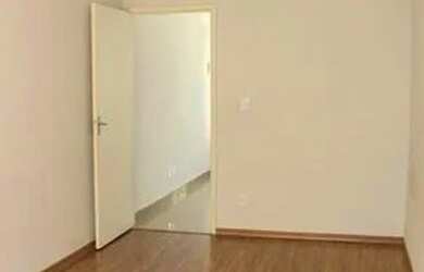 Imagem: A casa possui 1 Dormitório, 1 Banheiro, 1 Vaga na garagem