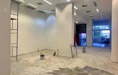 Imagem: O depósito possui 3 Vagas na garagem, 175m² de Área e está