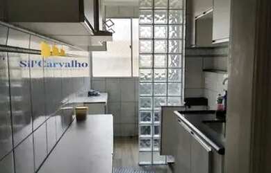 Imagem: O apartamento possui 2 Dormitórios, 1 Banheiro, 1 Vaga na garagem