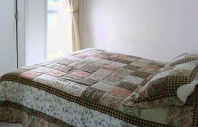 Imagem 3: Apto 2 Quartos Na P da Costa Armários na Cozinha e Banheiros