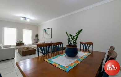 Imagem: A casa possui 3 Dormitórios, 3 Banheiros, 2 Vagas na garagem