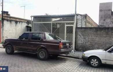 Imagem: A casa possui 2 Dormitórios, 1 Banheiro, 2 Vagas na garagem