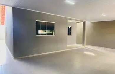 Imagem: A casa possui 2 Dormitórios, 1 Banheiro, 1 Vaga na garagem