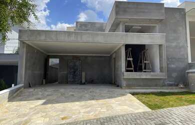 Imagem: A casa em condomínio possui 4 Dormitórios, 4 Banheiros, 2