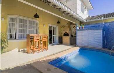 Imagem: A casa em condomínio possui 4 Dormitórios, 4 Banheiros, 2