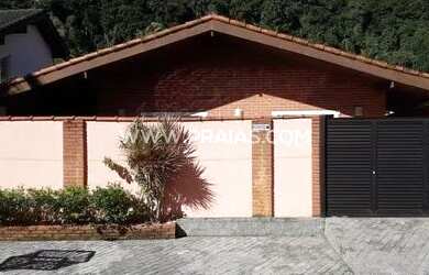 Imagem: A casa em condomínio possui 4 Dormitórios, 2 Banheiros, 1