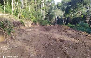 Imagem: O terreno possui 999m² de Área e está localizado em Centro