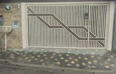 Imagem: A casa possui 2 Dormitórios, 1 Banheiro, 2 Vagas na garagem