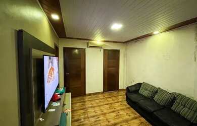 Imagem: A casa possui 4 Dormitórios, 2 Banheiros, 2 Vagas na garagem