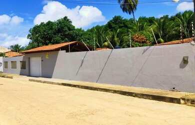 Imagem: A casa possui 3 Dormitórios, 5 Vagas na garagem e está localizado