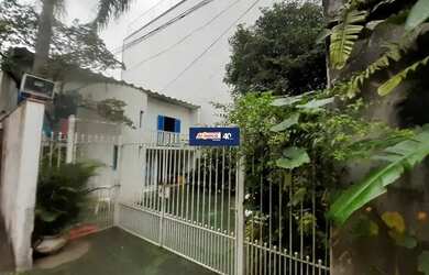 Imagem: A casa possui 4 Dormitórios, 3 Banheiros, 4 Vagas na garagem