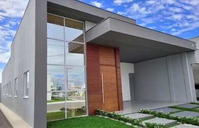 Imagem: A casa em condomínio possui 3 Dormitórios, 3 Banheiros, 4