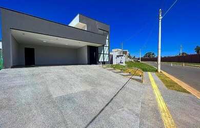 Imagem: A casa em condomínio à venda possui 3 Dormitórios, 4 Banheiros