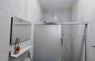 Imagem: A casa possui 3 Dormitórios, 1 Banheiro, 1 Vaga na garagem