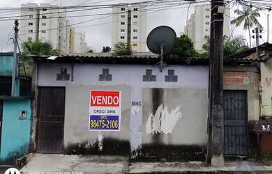 Imagem: A casa possui 4 Dormitórios e 2 Banheiros e está localizado