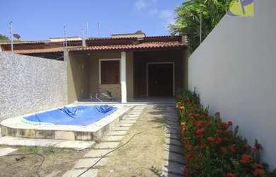 Imagem: A casa possui 3 Dormitórios, 2 Banheiros, 3 Vagas na garagem