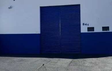Imagem: O depósito possui 5 Vagas na garagem, 960m² de Área e está