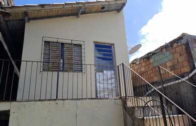 Imagem: A casa possui 4 Dormitórios, 3 Banheiros, 464m² de Área e