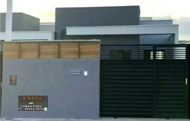 Imagem: A casa possui 2 Dormitórios, 2 Banheiros, 2 Vagas na garagem