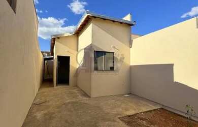 Imagem: A casa possui 3 Dormitórios, 1 Banheiro, 100m² de Área e