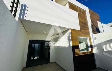 Imagem: A casa à venda possui 3 Dormitórios, 2 Banheiros, 2 Vagas