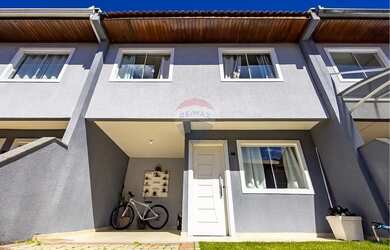 Imagem: A casa possui 3 Dormitórios, 2 Banheiros, 1 Vaga na garagem