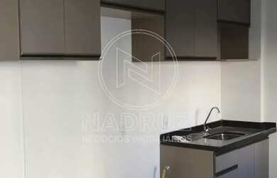 Imagem: O apartamento possui 2 Dormitórios, 1 Banheiro, 1 Vaga na garagem