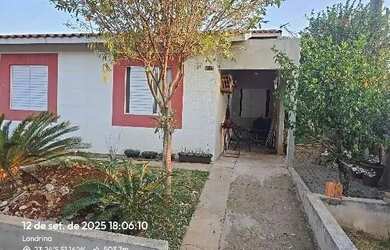 Imagem: A casa possui 3 Dormitórios, 1 Banheiro, 1 Vaga na garagem